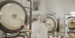 Spiritconnection Gwen met gongs