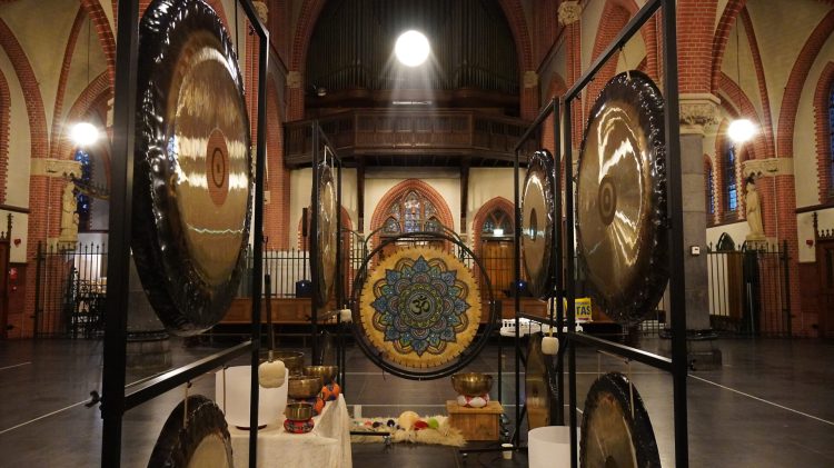 Meditatief-klank-concert-Kruisherenkapel-Uden-Spirit-Connection